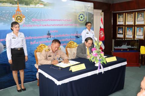 ศูนย์ความเป็นเลิศด้านพลังงานทดแทนและอนุรักษ์พลังงาน และคณะวิศวกรรมศาสตร์และเทคโนโลยี มหาวิทยาลัยเทคโนโลยีราชมงคลศรีวิชัย ลงนามความร่วมมือด้านวิชาการ ด้านพลังงานทดแทนและอนุรักษ์พลังงาน กับฐานทัพเรือพังงา ทัพเรือภาคที่ 3 กองทัพเรือ image 9