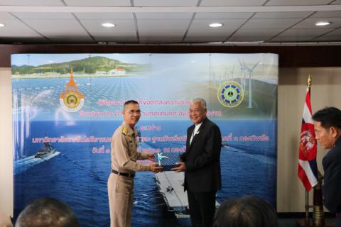 ศูนย์ความเป็นเลิศด้านพลังงานทดแทนและอนุรักษ์พลังงาน และคณะวิศวกรรมศาสตร์และเทคโนโลยี มหาวิทยาลัยเทคโนโลยีราชมงคลศรีวิชัย ลงนามความร่วมมือด้านวิชาการ ด้านพลังงานทดแทนและอนุรักษ์พลังงาน กับฐานทัพเรือพังงา ทัพเรือภาคที่ 3 กองทัพเรือ image 10
